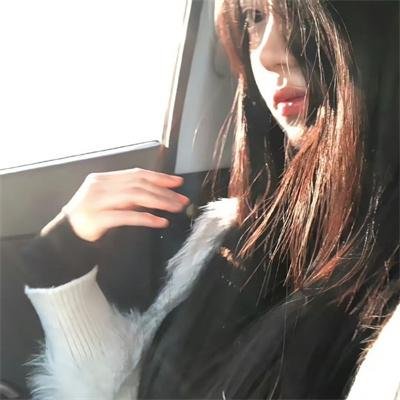 有色彩的女子